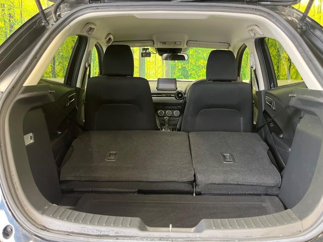 普段のお買い物や通勤、送迎等に十分な荷室スペースを確保しております。セカンドシートを倒すと、大きな荷物の積載も可能です♪