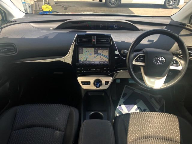 プリウス1.8 S