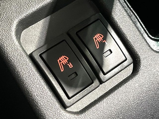 【シートヒーター】寒い日に重宝するシートヒーター!エアコンより早く温まってくれるので寒がりの人も安心ですね♪エアコンの温風は乾燥するから苦手、という方にもをおすすめです。