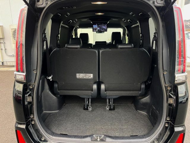 普段のお買い物や通勤、送迎等に十分な荷室スペースを確保しております。セカンドシートを倒すと、大きな荷物の積載も可能です♪