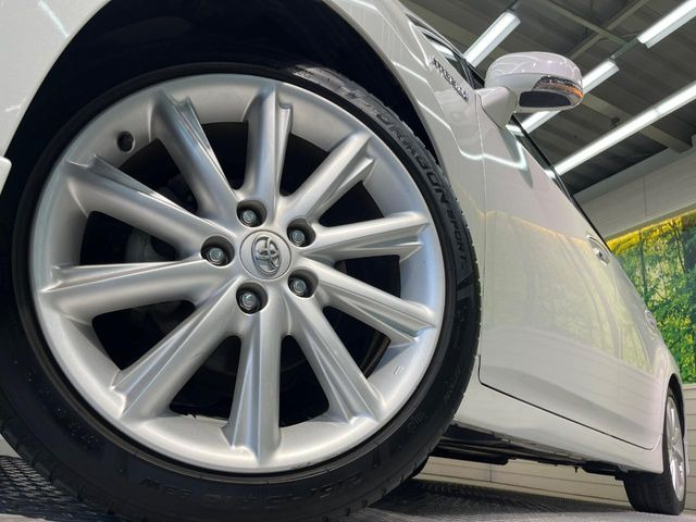 �y����18�C���`�A���~�z�C�[���z�O�ςɃ}�b�`���������A���~�z�C�[���𑕒����Ă���܂��B�e��ЊO�A���~�z�C�[����A�X�^�b�h���X�^�C�����戵�����Ă���܂��B���񂲑��k����������