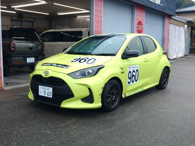 ヤリス1.5 カップカー