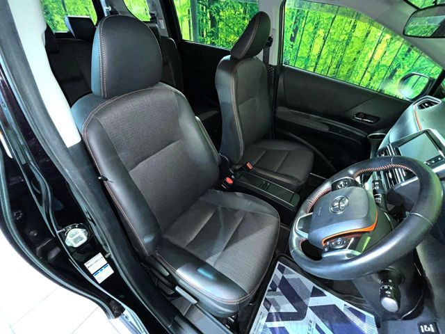 運転席シート廻りは使用感も少なく、良好な状態となっています。丁寧に使われていたことがよくわかりますね。