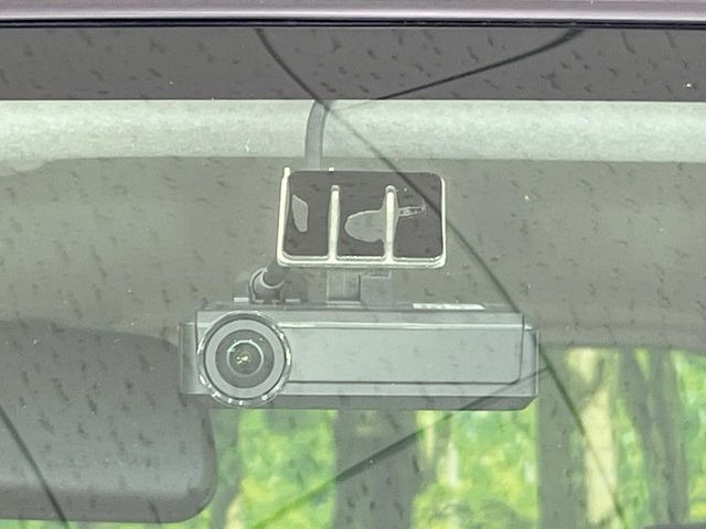【ドライブレコーダー】ドライブレコーダー装備!走行中はもちろん、あおり運転や事故に遭遇した際、映像で記録し、万一のリスクに備えます。※記録用SDカードはお客様ご自身でご準備いただく必要があります。