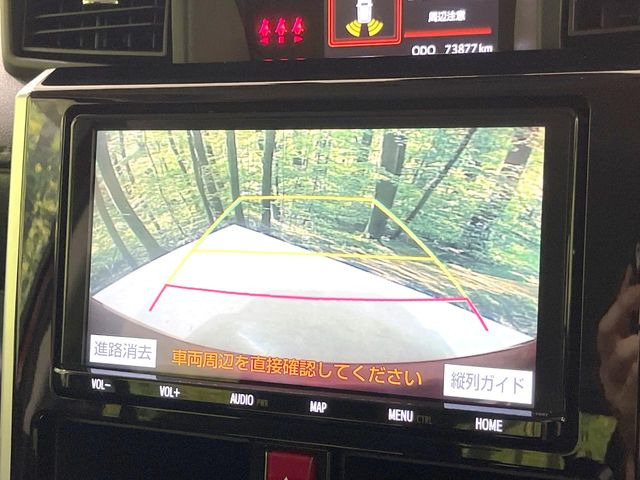 【バックカメラ】駐車時に後方がリアルタイム映像で確認できます。大型商業施設や立体駐車場での駐車時や、夜間のバック時に大活躍!運転スキルに関わらず、今や必須となった装備のひとつです!
