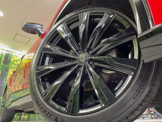�y����21�C���`�A���~�z�C�[���z�O�ςɃ}�b�`���������A���~�z�C�[���𑕒����Ă���܂��B�e��ЊO�A���~�z�C�[����A�X�^�b�h���X�^�C�����戵�����Ă���܂��B���񂲑��k����������