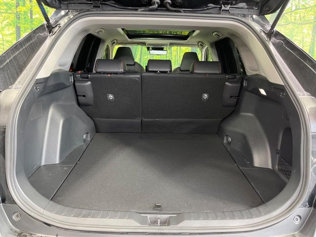 【パワーバックドア】スマートキーや運転席のボタンを押すだけでリアゲートが自動で開閉します!荷物を持っている時や、高い位置にあるバックドアを閉める際に便利な機能です♪