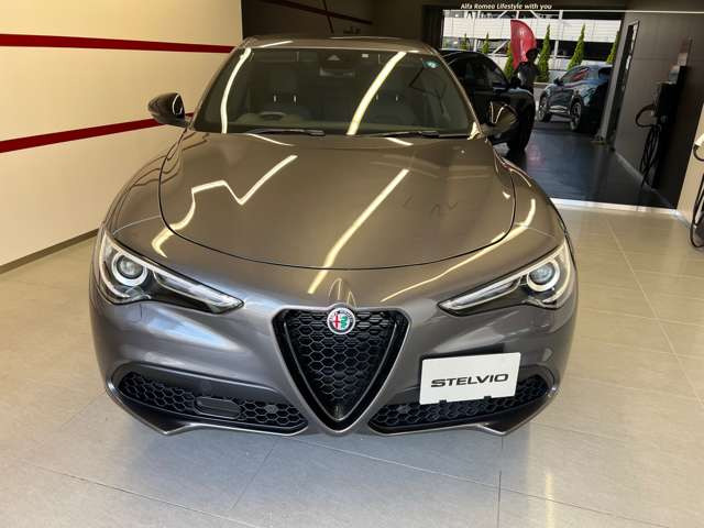 ステルヴィオ2.0 ターボ Q4 ヴェローチェ 4WD