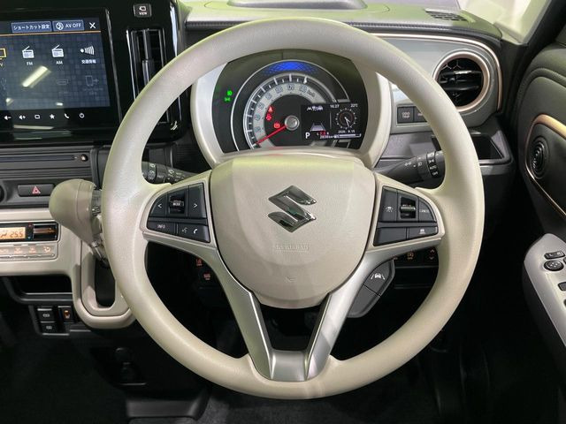 【ステアリングスイッチ】運転中、前方から目線をそらすことなく、オーディオ等の操作が可能な便利機能!安心&快適なドライブを演出してくれます♪