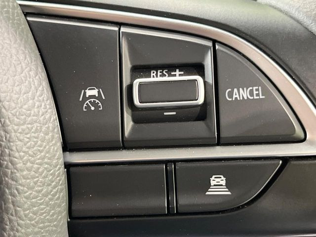 【アダプティブクルーズコントロール】高速道路での長距離走行が楽に!!自動で速度を保つクルーズコントロールが、衝突軽減システムと連携し、前方の車両を感知して車間を保つように速度調節してくれます!!