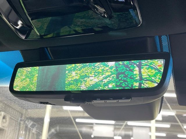 【デジタルインナーミラー】後席の大きな荷物や同乗者で後方が確認しづらい時でも安心!カメラが撮影した車両後方の映像をルームミラー内に表示。クリアな視界で状況の確認が可能です!
