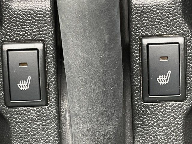 【シートヒーター】寒い日に重宝するシートヒーター!エアコンより早く温まってくれるので寒がりの人も安心ですね♪エアコンの温風は乾燥するから苦手、という方にもをおすすめです。