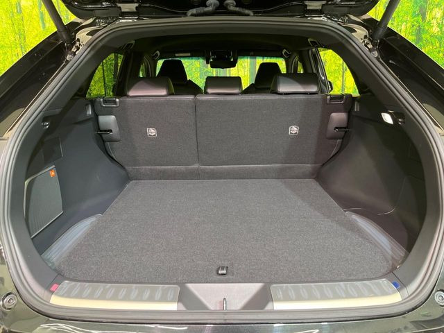 積み下ろしのしやすいデッキにはたっぷりと荷物を積み込んでいただけます。遊びから仕事まで、様々なシーンで頼れます♪