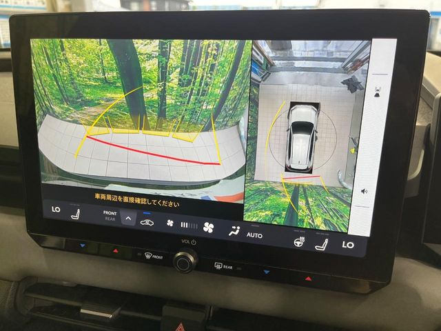 【パノラミックビューモニター】専用のカメラにより、上から見下ろしたような視点で360度クルマの周囲を確認することができます☆死角部分も確認しやすく、狭い場所での切り返しや駐車もスムーズに行えます。