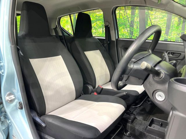 運転席シート廻りは使用感も少なく、良好な状態となっています。丁寧に使われていたことがよくわかりますね。