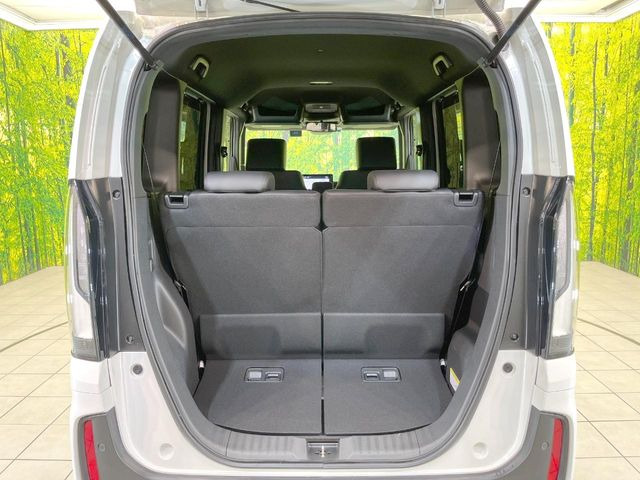 普段のお買い物や通勤、送迎等に十分な荷室スペースを確保しております。セカンドシートを倒すと、大きな荷物の積載も可能です♪