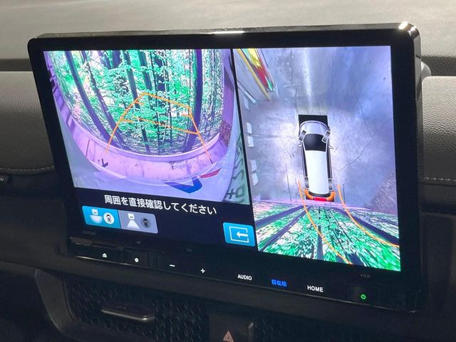 【マルチビューカメラシステム】専用のカメラにより、上から見下ろしたような視点で360度クルマの周囲を確認することができます☆死角部分も確認しやすく、狭い場所での切り返しや駐車もスムーズに行えます。