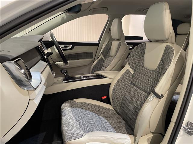 XC60D4 AWD モメンタム ディーゼル 4WD
