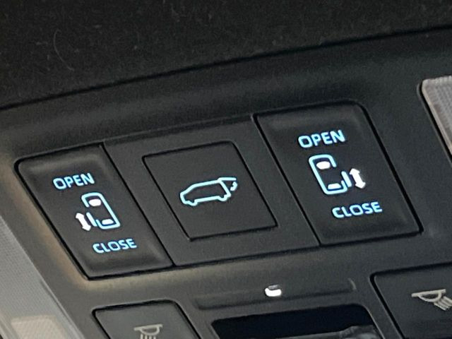 【パワーバックドア】スマートキーや運転席のボタンを押すだけでリアゲートが自動で開閉します!荷物を持っている時や、高い位置にあるバックドアを閉める際に便利な機能です♪