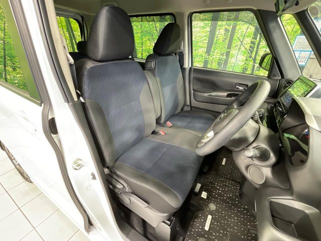 運転席シート廻りは使用感も少なく、良好な状態となっています。丁寧に使われていたことがよくわかりますね。