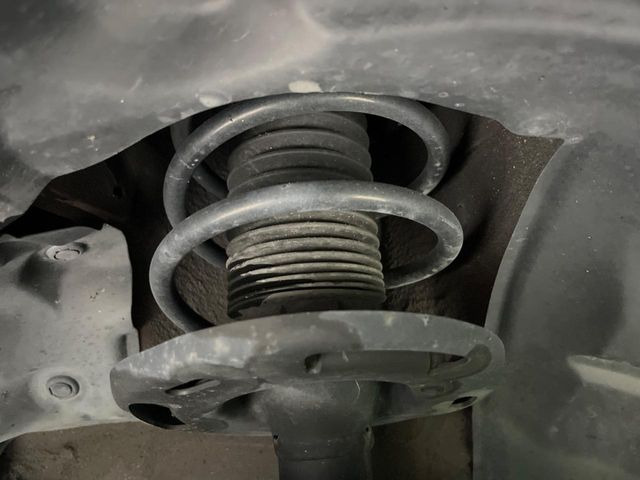 【本州仕入れ】のお車ですので、エンジンルームや下回りのサビも比較的少なく、お車を長く乗りたい方にぴったりの1台となっております♪