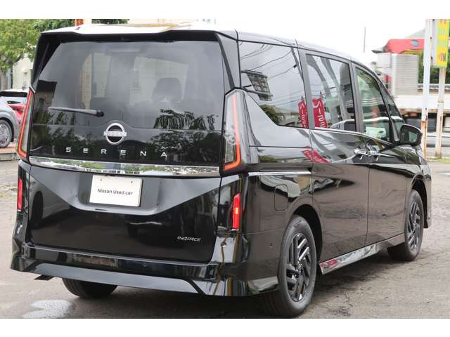 セレナ1.4 e-4ORCE ハイウェイスターV NissanConnectインフォテインメントシステム 4WD