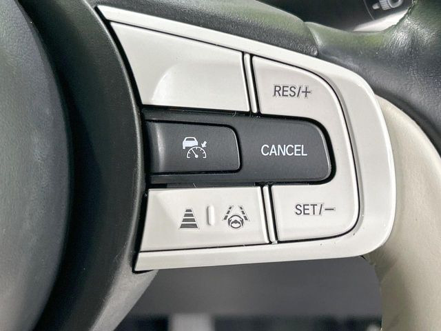 【アダプティブクルーズコントロール】高速道路での長距離走行が楽に!!自動で速度を保つクルーズコントロールが、衝突軽減システムと連携し、前方の車両を感知して車間を保つように速度調節してくれます!!