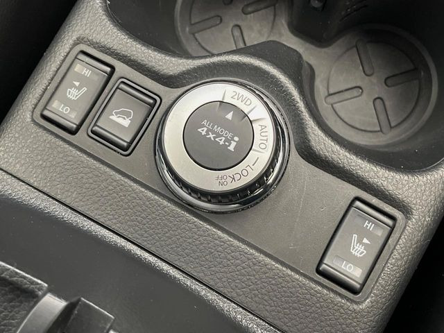 【オールモード4&times;4】2WD/4WDモードを手軽に切り替え可能。燃費重視の2WD、スタック時に役立つLOCK、AUTOモードでは4WDの配分を自動で調整し、路面状況を問わず安定した走りをサポート。