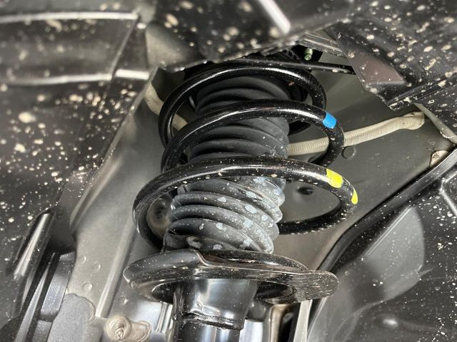 お車を安心してお乗りいただく為には、足回りの定期点検が欠かせません。サービスサポート(有償保証)では無料点検もご提供しており、安心のカーライフをお過ごしいただけるサポート体制が整っています。