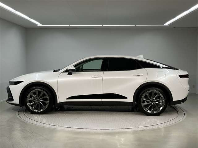 クラウンクロスオーバー2.5 G アドバンスト レザー パッケージ E-Four 4WD
