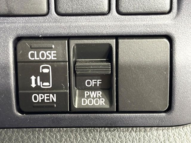 【パワースライドドア】スマートキーや運転席のスイッチでスライドドアの開閉が可能♪電動だから力を入れてドアを開ける必要が無く、小さいお子様でも、重い荷物を持っている時もラクに開け閉めできます♪