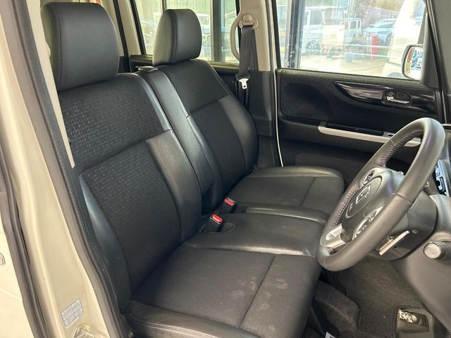 運転席シート廻りは使用感も少なく、良好な状態となっています。丁寧に使われていたことがよくわかりますね。