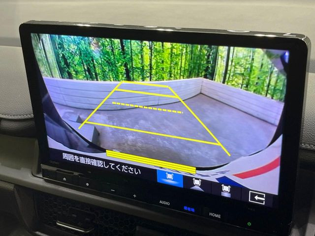 【バックカメラ】駐車時に後方がリアルタイム映像で確認できます。大型商業施設や立体駐車場での駐車時や、夜間のバック時に大活躍!運転スキルに関わらず、今や必須となった装備のひとつです!