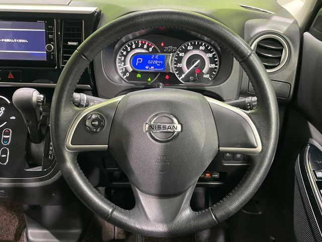 【ステアリングスイッチ】運転中、前方から目線をそらすことなく、オーディオ等の操作が可能な便利機能!安心&快適なドライブを演出してくれます♪