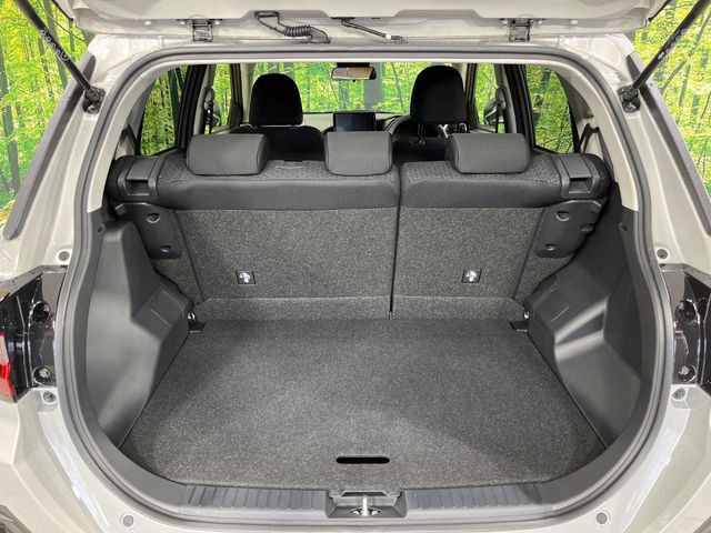 普段のお買い物や通勤、送迎等に十分な荷室スペースを確保しております。セカンドシートを倒すと、大きな荷物の積載も可能です♪