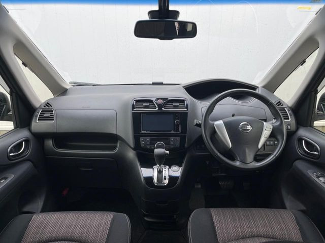 セレナ2.0 ハイウェイスター Vセレクション+Safety II S-HYBRID