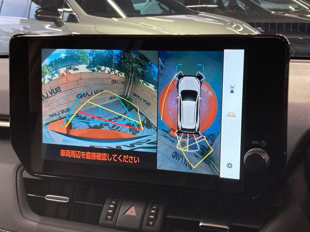 【パノラミックビューモニター】専用のカメラにより、上から見下ろしたような視点で360度クルマの周囲を確認することができます☆死角部分も確認しやすく、狭い場所での切り返しや駐車もスムーズに行えます。