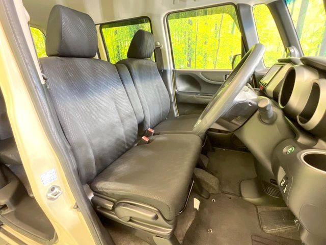 運転席シート廻りは使用感も少なく、良好な状態となっています。丁寧に使われていたことがよくわかりますね。