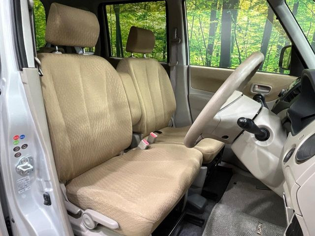 運転席シート廻りは使用感も少なく、良好な状態となっています。丁寧に使われていたことがよくわかりますね。