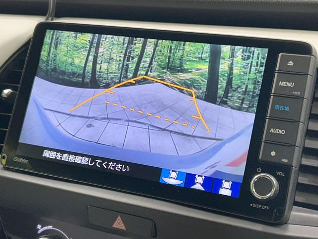 【バックカメラ】駐車時に後方がリアルタイム映像で確認できます。大型商業施設や立体駐車場での駐車時や、夜間のバック時に大活躍!運転スキルに関わらず、今や必須となった装備のひとつです!