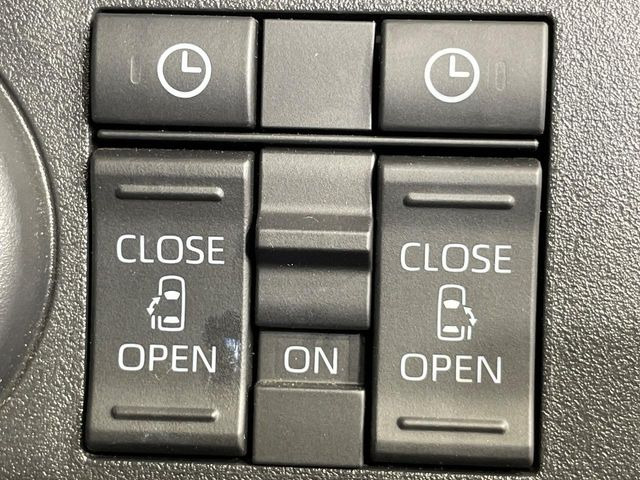 【両側パワースライドドア】スマートキーや運転席のスイッチで後席両側スライドドアの開閉が可能♪電動だから力を入れてドアを開ける必要が無く、小さなお子様でも簡単に開け閉めでき快適です♪