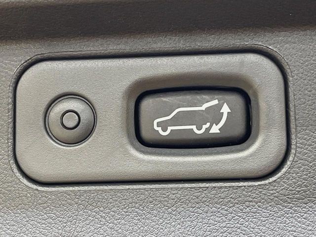 【パワーバックドア】スマートキーや運転席のボタンを押すだけでリアゲートが自動で開閉します!荷物を持っている時や、高い位置にあるバックドアを閉める際に便利な機能です♪