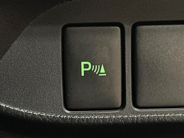 【クリアランスソナー】バンパーに付いたセンサーが障害物を検知!一定の距離に近づくとアラートで教えてくれます♪狭い駐車スペースや車庫入れ時も安心ですね☆