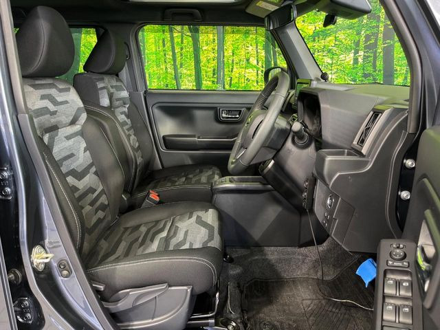 運転席シート廻りは使用感も少なく、良好な状態となっています。丁寧に使われていたことがよくわかりますね。