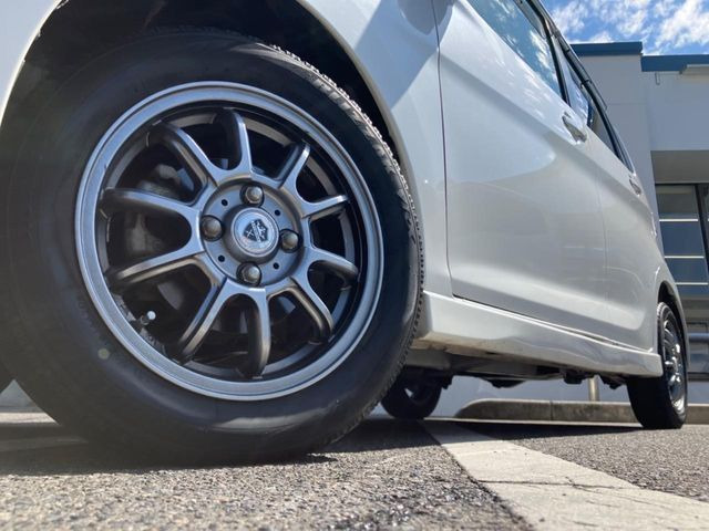 �y14�C���`�A���~�z�C�[���z�O�ςɃ}�b�`�����A���~�z�C�[���𑕒����Ă���܂��B�e��A���~�z�C�[����A�X�^�b�h���X�^�C�����戵�����Ă���܂��B���񂲑��k����������