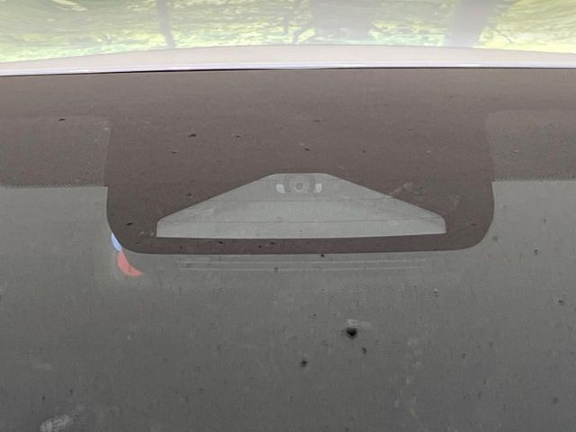 【トヨタセーフティセンス】走行中に前方の車両等を認識し、衝突しそうな時は警報とブレーキで衝突回避と被害軽減をアシスト。より安全にドライブをお楽しみいただけます。