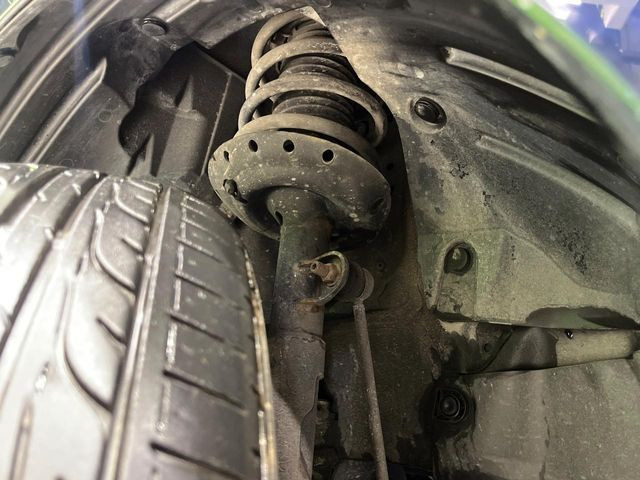 お車を安心してお乗りいただく為には、足回りの定期点検が欠かせません。サービスサポート(有償保証)では無料点検もご提供しており、安心のカーライフをお過ごしいただけるサポート体制が整っています。
