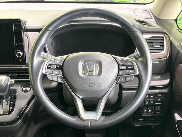 【ステアリングスイッチ】運転中、前方から目線をそらすことなく、オーディオ等の操作が可能な便利機能!安心&快適なドライブを演出してくれます♪