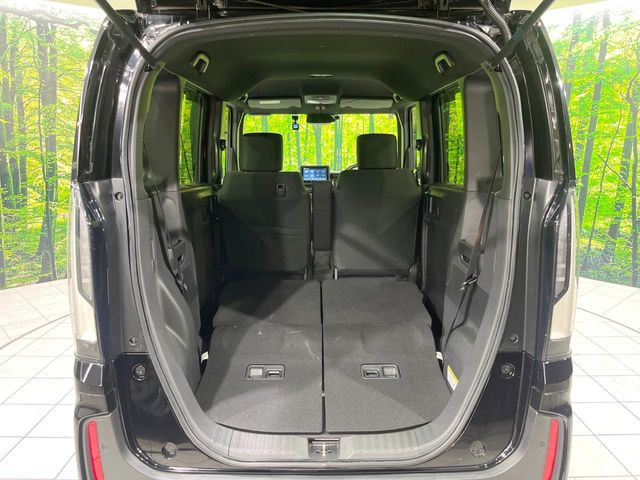積み下ろしのしやすいデッキにはたっぷりと荷物を積み込んでいただけます。遊びから仕事まで、様々なシーンで頼れます♪