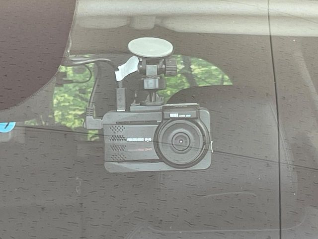 【ドライブレコーダー】ドライブレコーダー装備!走行中はもちろん、あおり運転や事故に遭遇した際、映像で記録し、万一のリスクに備えます。※記録用SDカードはお客様ご自身でご準備いただく必要があります。